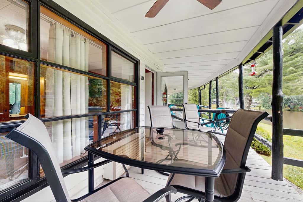 Lakeside condo, dog-friendly, AC, large porch, shared amenities, beach access, pool, tennis