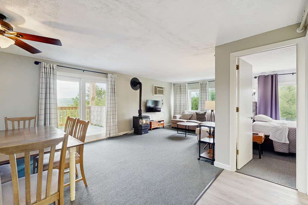 Mountainside All Season Condo: Escape, Explore & Adventure