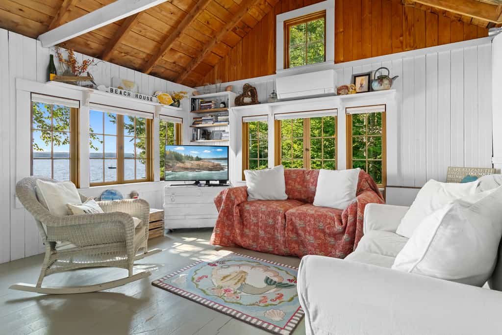 Sunset Cottage: Bayfront 3BR cottage with beach access, fire pit, WiFi, and Acadia nearby