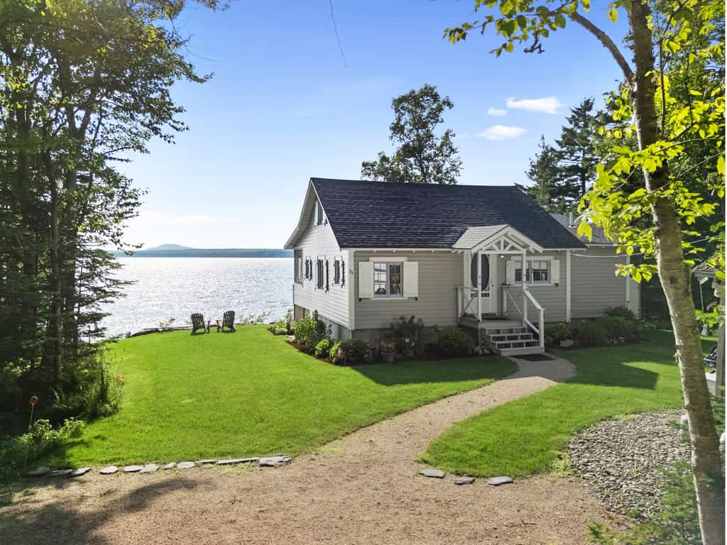 Sunset Cottage: Bayfront 3BR cottage with beach access, fire pit, WiFi, and Acadia nearby