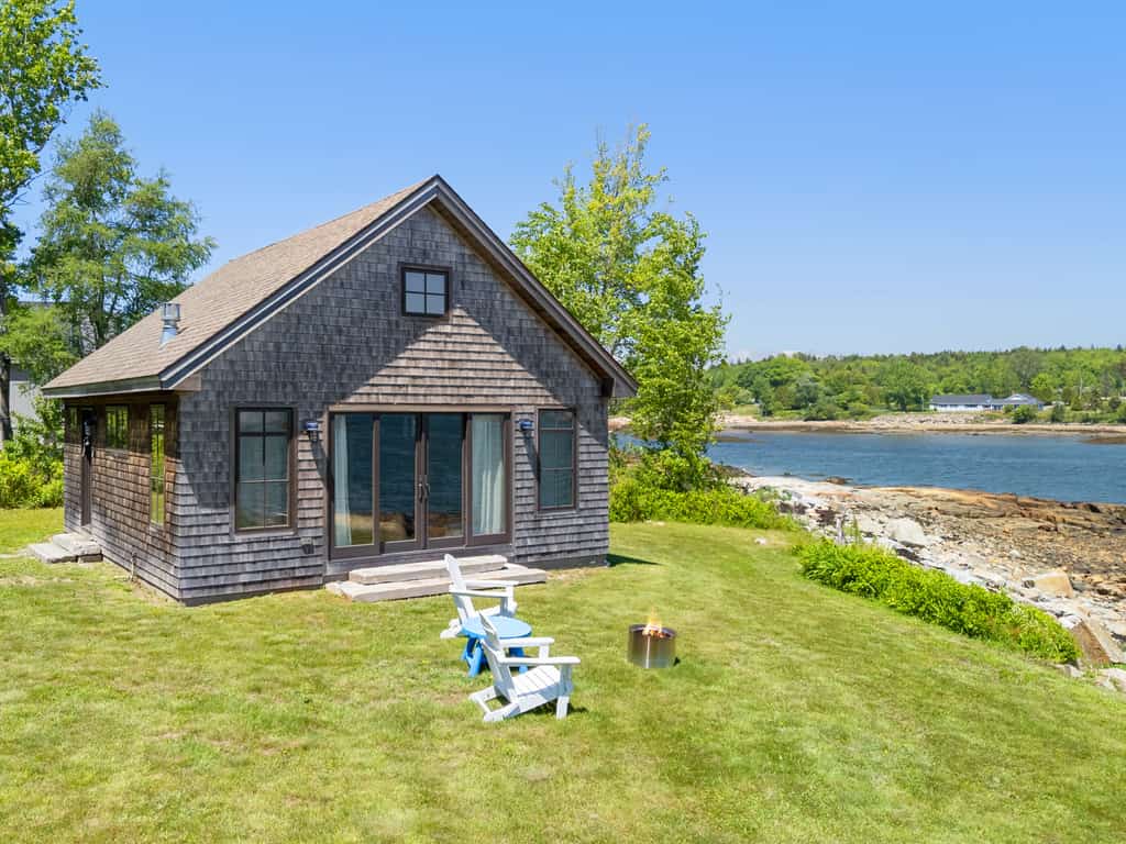 Aril Cottage - Cozy oceanfront cottage for 2 near Acadia, with WiFi, firepit, & wood stove