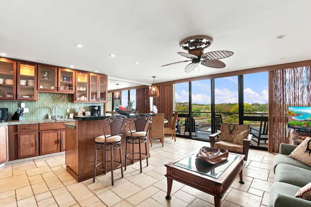 Oceanfront condo w/A/C, elevator, coastline views, lanai, hot tub, pool, tennis