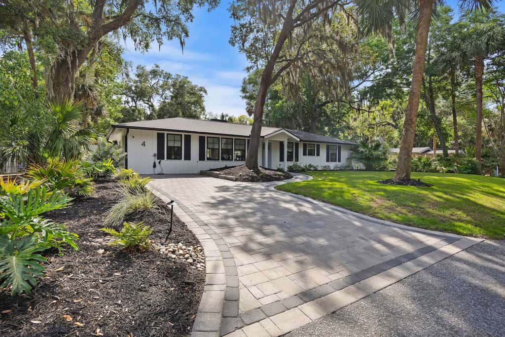 Prime Location Dream Home Outdoor Oasis & Pool