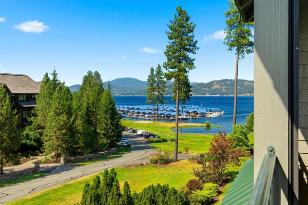 Wake up to beautiful views of Lake Coeur d’Alene from this spacious, remodeled top-floor penthouse near Gozzer Ranch. With 3 bedrooms, 2 baths, an open-concept living area, private balcony with grill, fireplace, and fully equipped kitchen, it’s perfect for families, couples, and golf getaways. Enjoy a peaceful lakeside setting with beach access, an indoor pool, and easy access to boating, hiking, golf, dining, and downtown Coeur d’Alene.