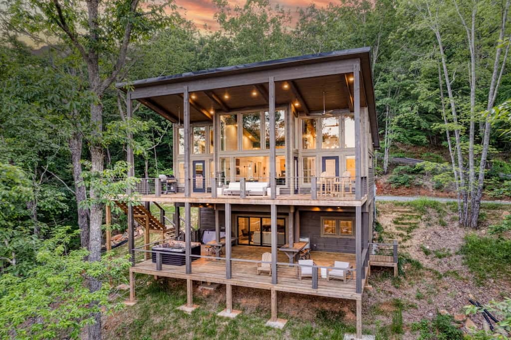 Mountain Abode - Hot tub & mountain views