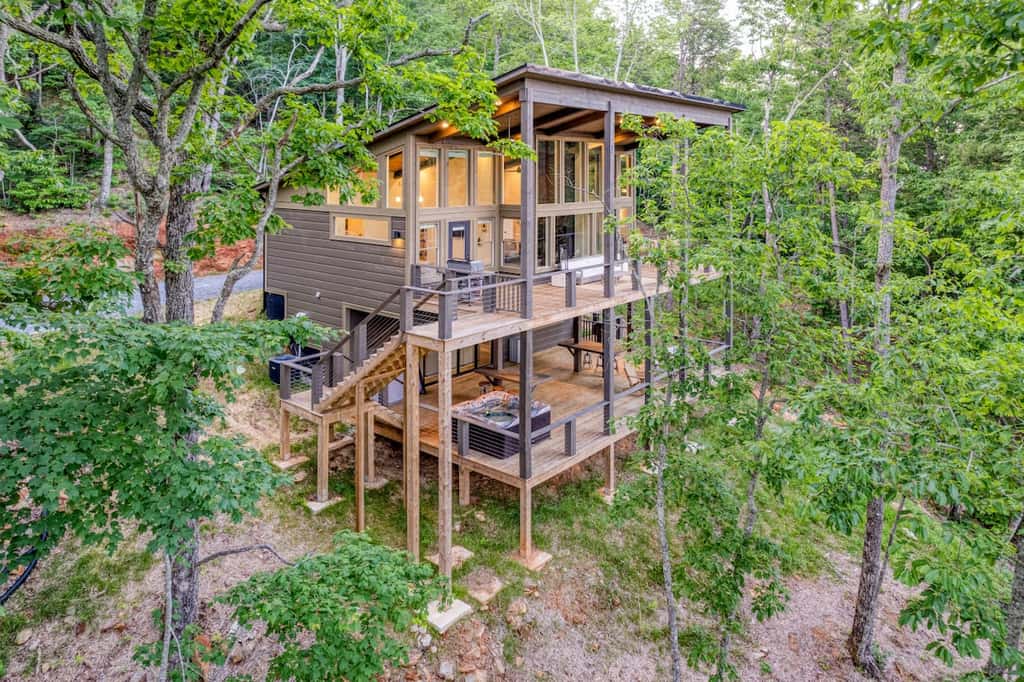 Mountain Abode - Hot tub & mountain views