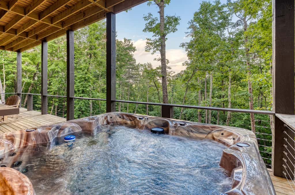 Mountain Abode - Hot tub & mountain views