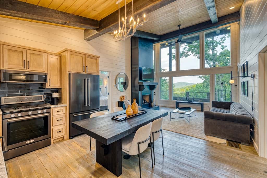 Mountain Abode - Hot tub & mountain views