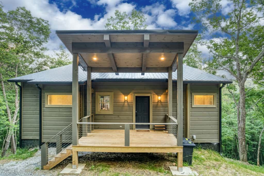 Mountain Abode - Hot tub & mountain views