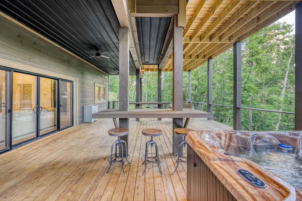 Mountain Abode - Hot tub & mountain views