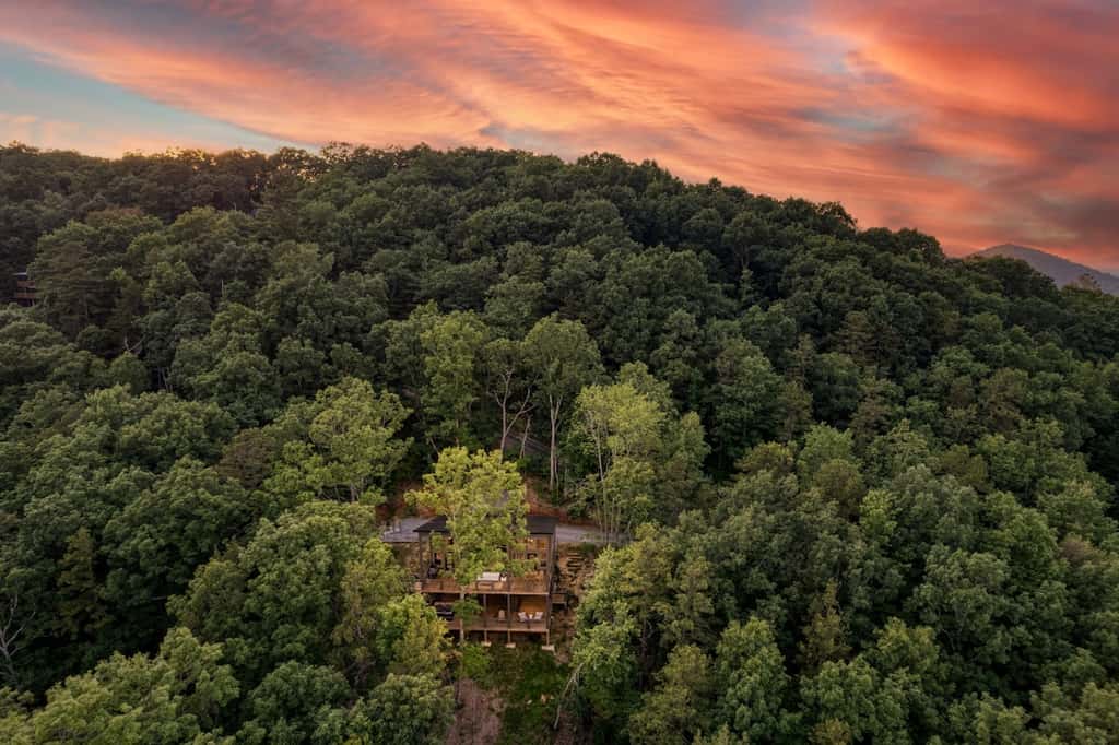 Mountain Abode - Hot tub & mountain views