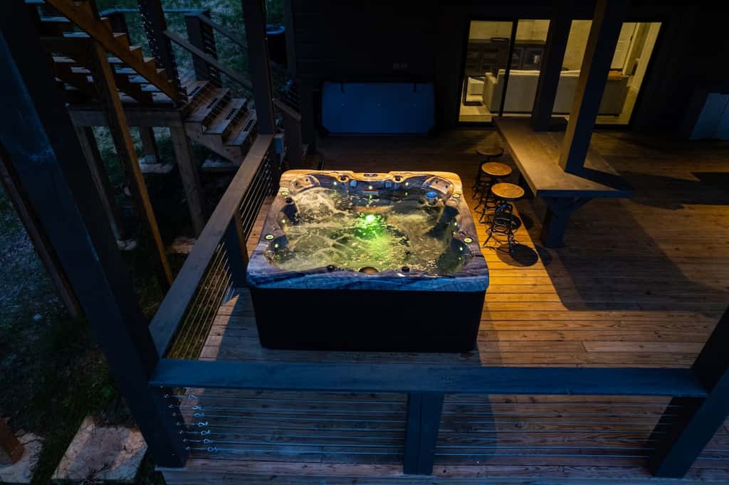 Mountain Abode - Hot tub & mountain views