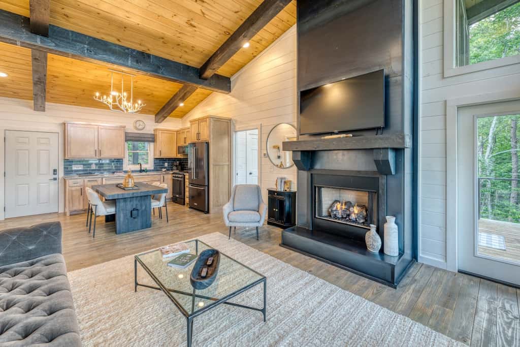 Mountain Abode - Hot tub & mountain views