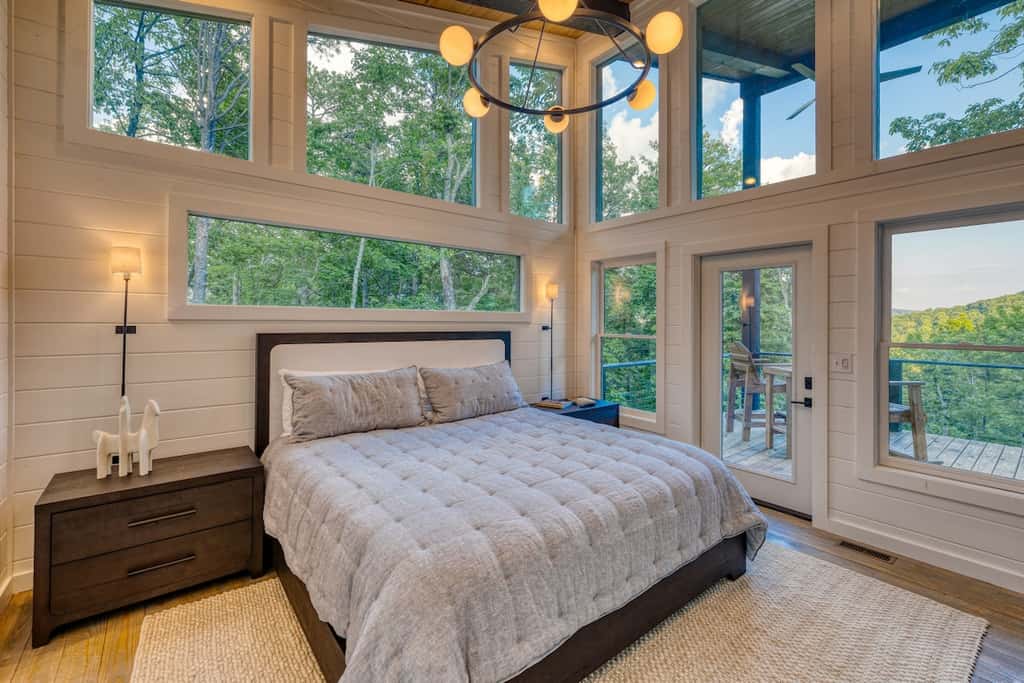 Mountain Abode - Hot tub & mountain views