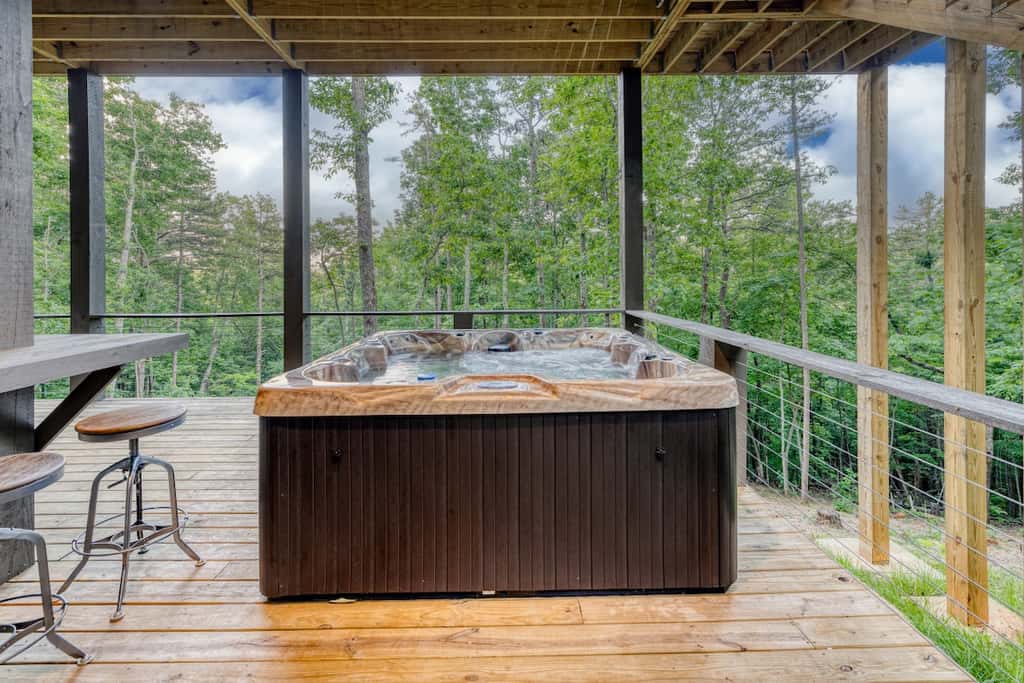 Mountain Abode - Hot tub & mountain views