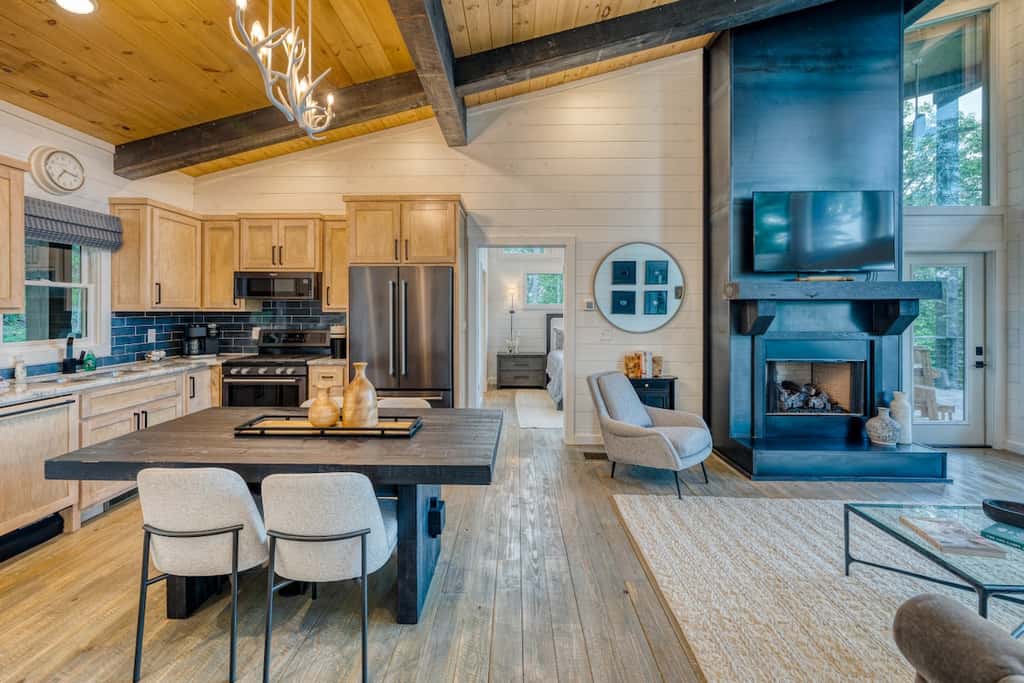 Mountain Abode - Hot tub & mountain views