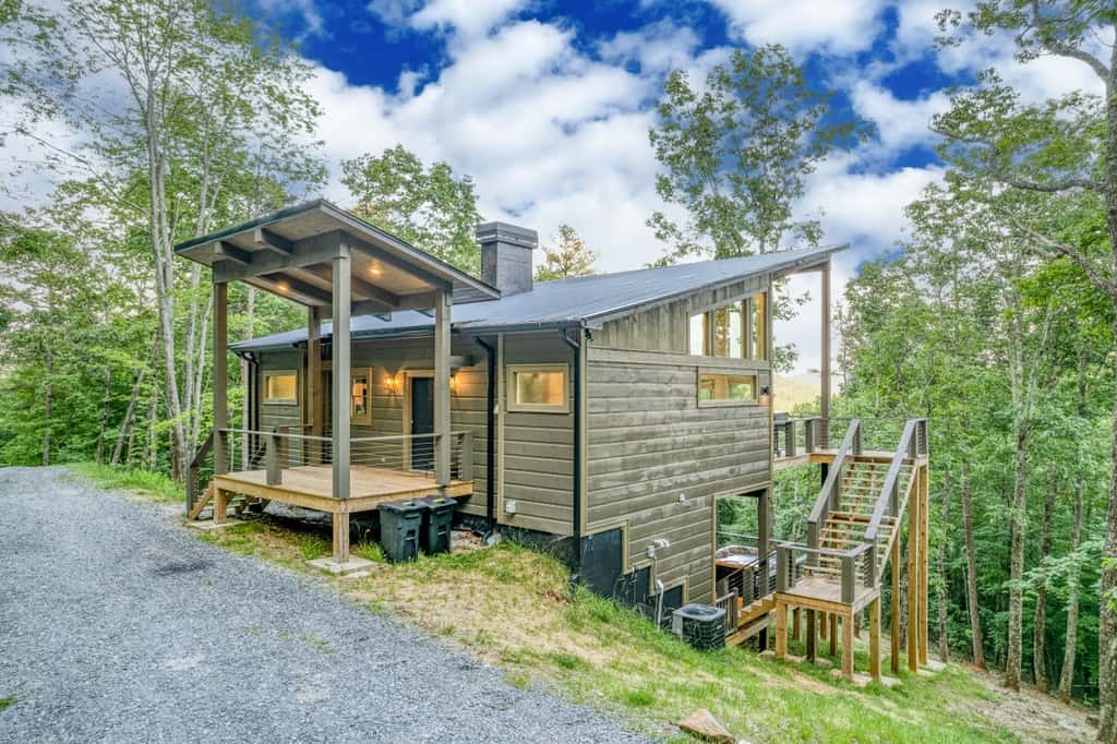 Mountain Abode - Hot tub & mountain views