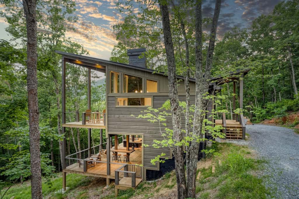 Mountain Abode - Hot tub & mountain views