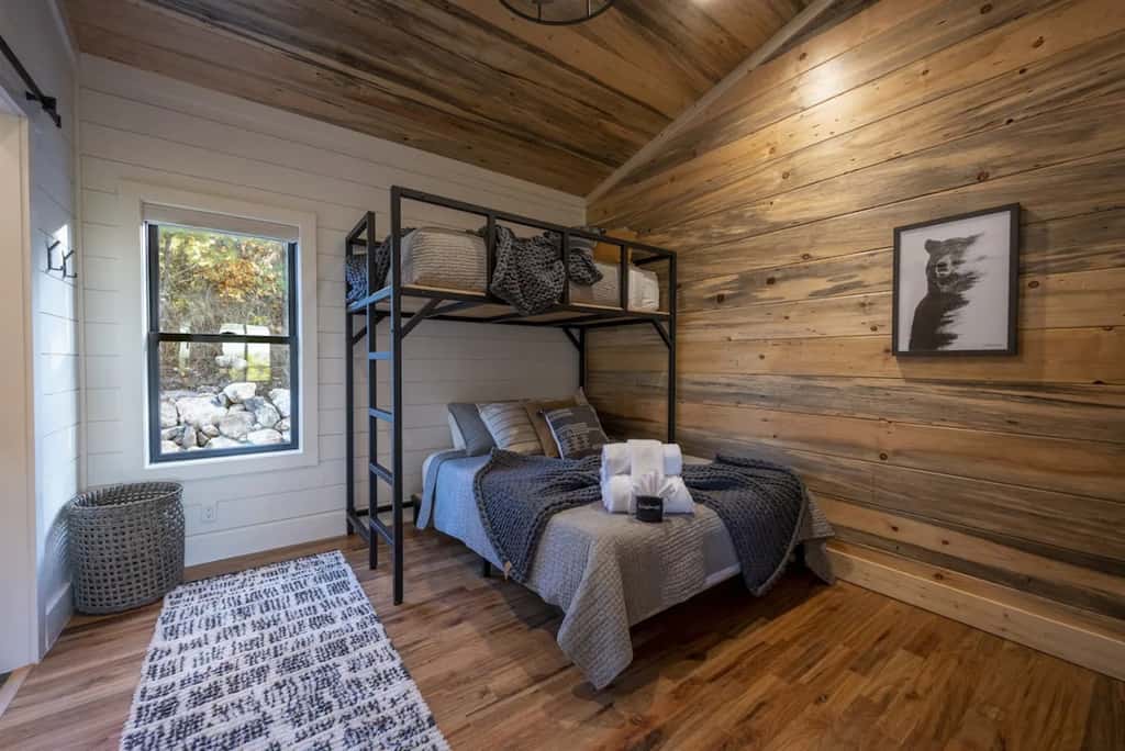 The Outlook - Hot tub & mountain views