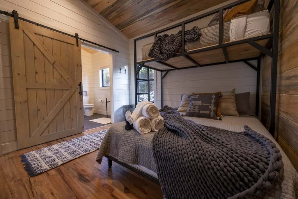 The Outlook - Hot tub & mountain views