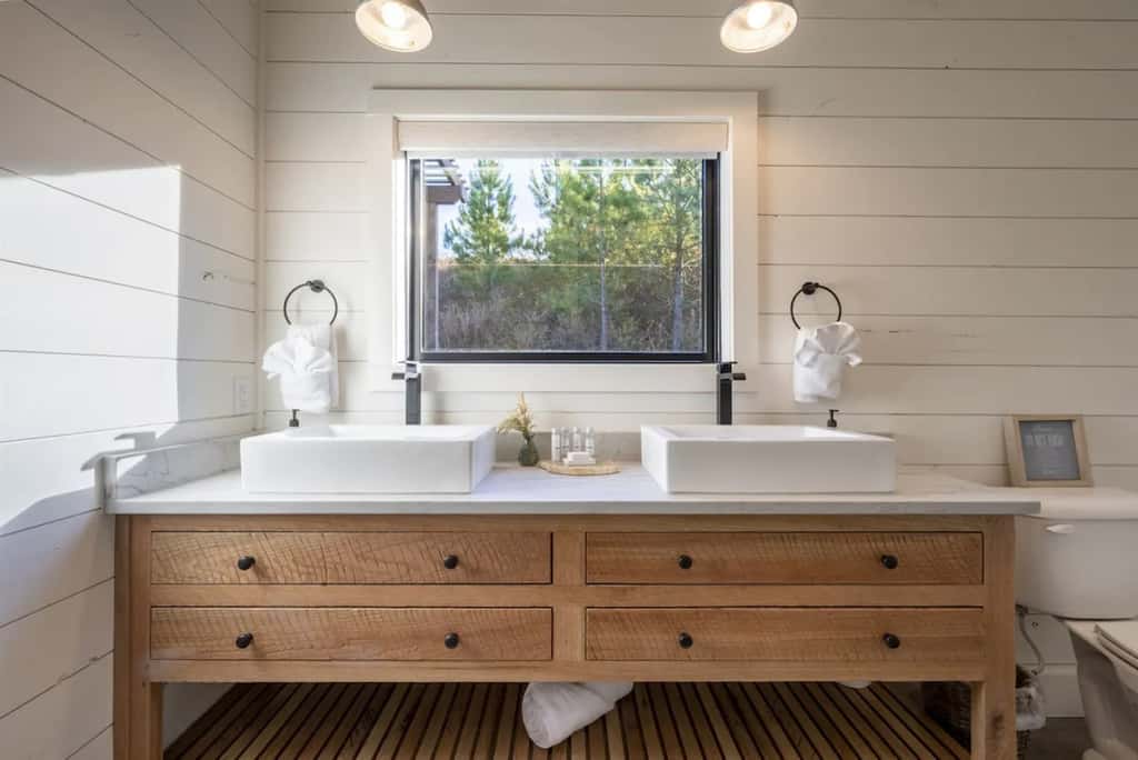The Outlook - Hot tub & mountain views