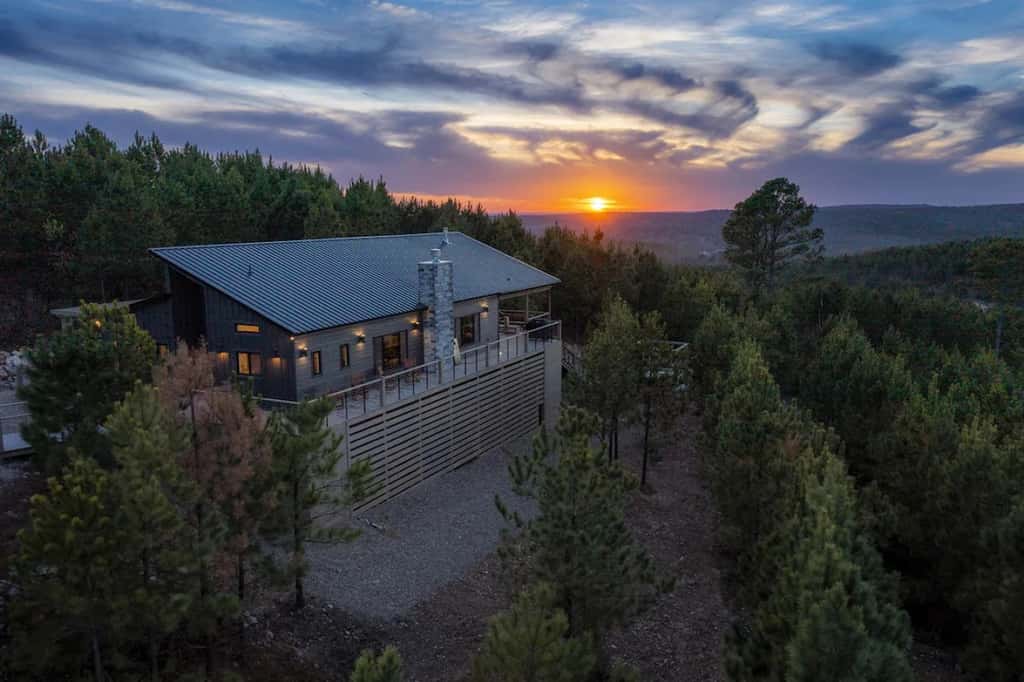The Outlook - Hot tub & mountain views