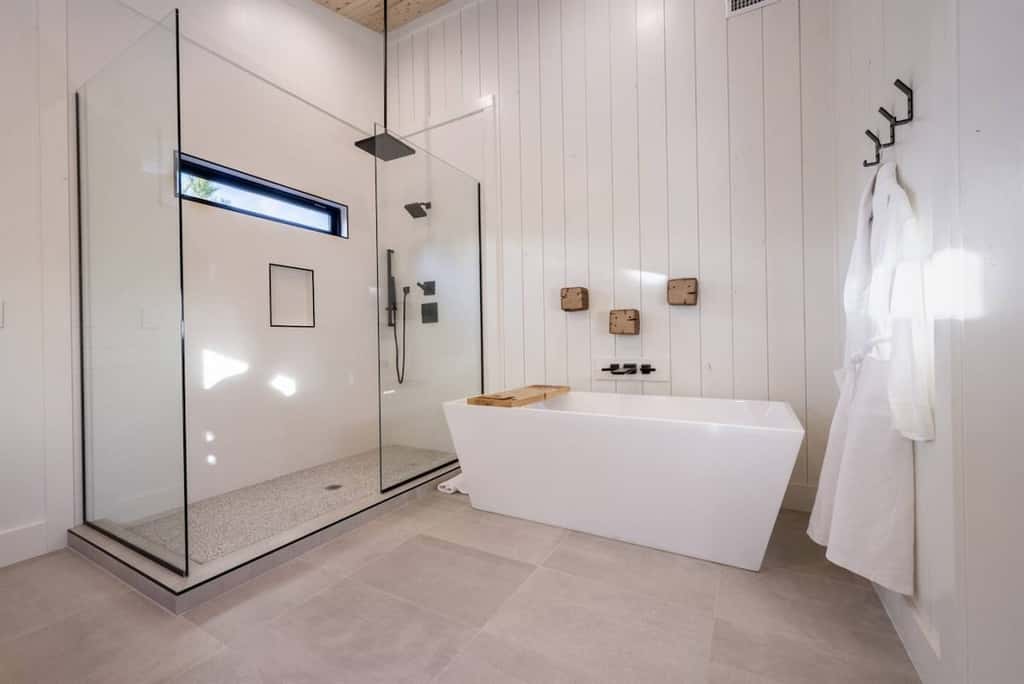 The Outlook - Hot tub & mountain views