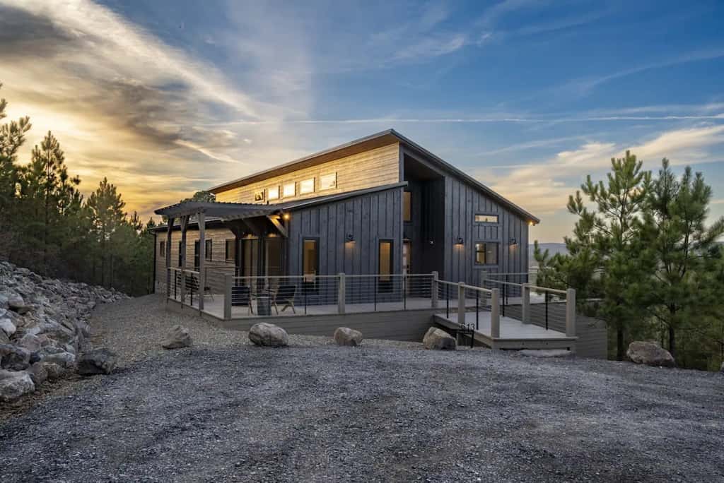 The Outlook - Hot tub & mountain views