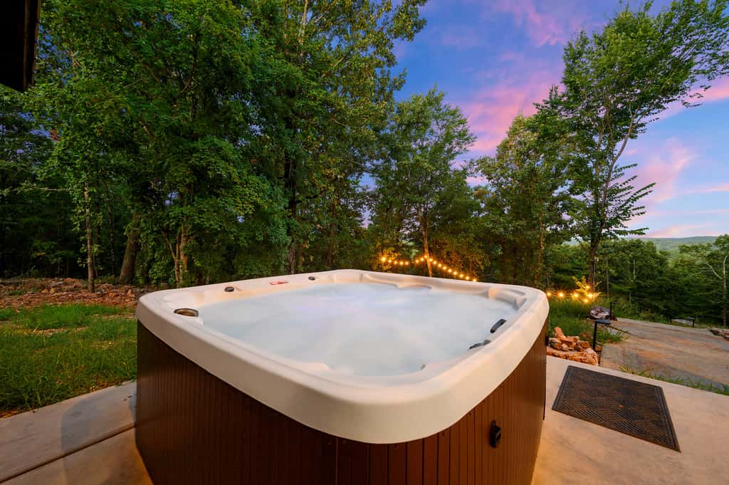 The Outlook - Hot tub & mountain views