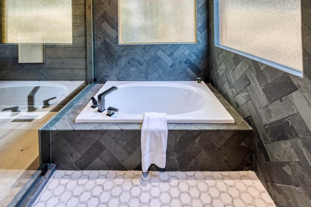 Pinnacle Place - Hot tub & mountain views