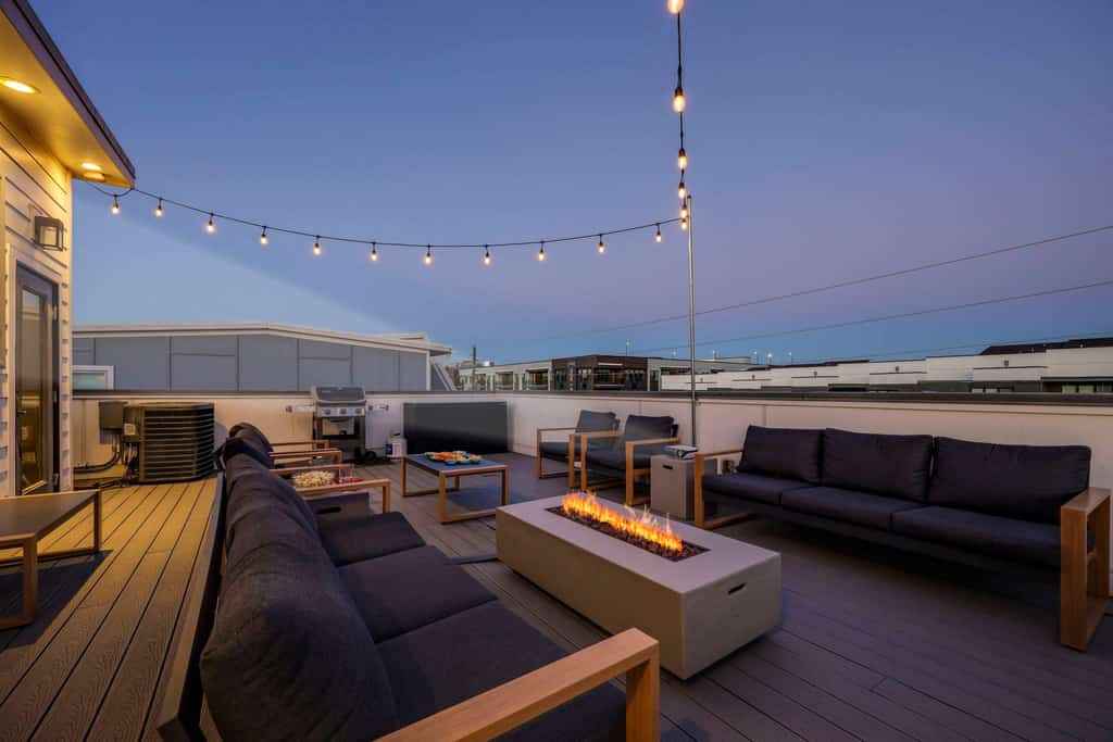 Acoustic - 2 - Private rooftop deck & fire pit