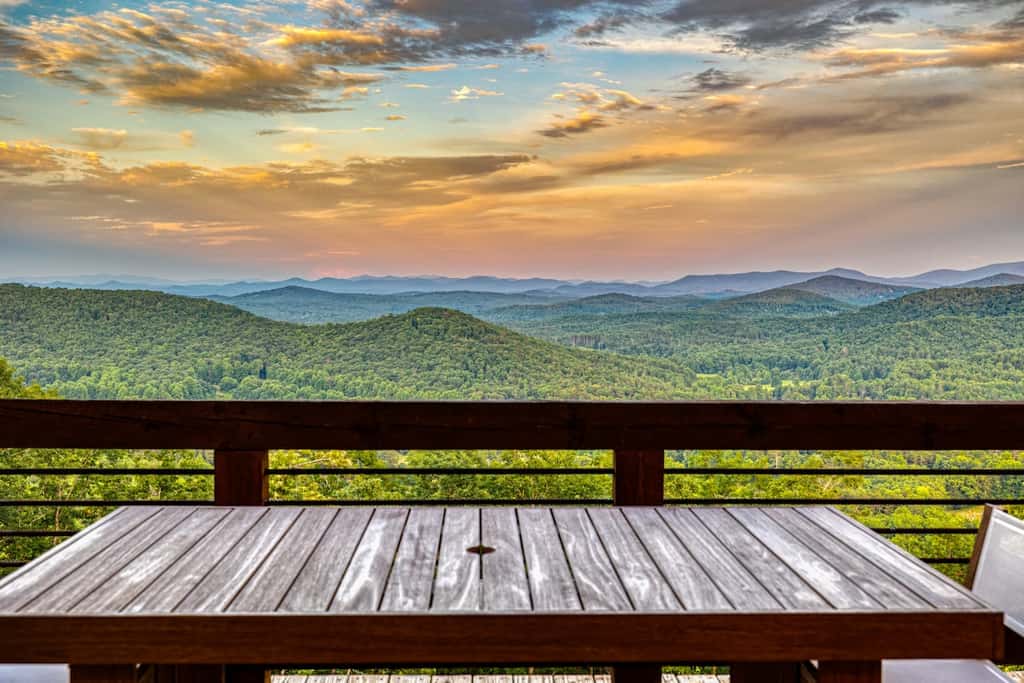 Big Sky 2 - Hot tub & game room