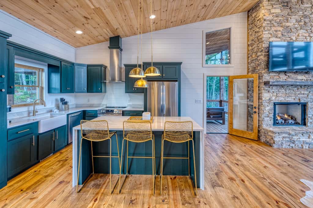 Big Sky 2 - Hot tub & game room