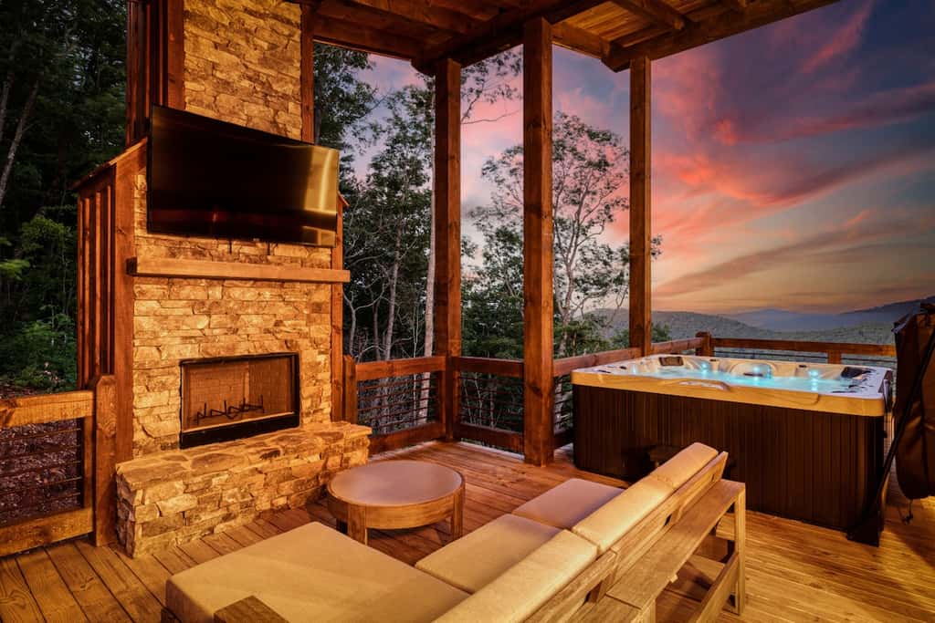 Big Sky 2 - Hot tub & game room