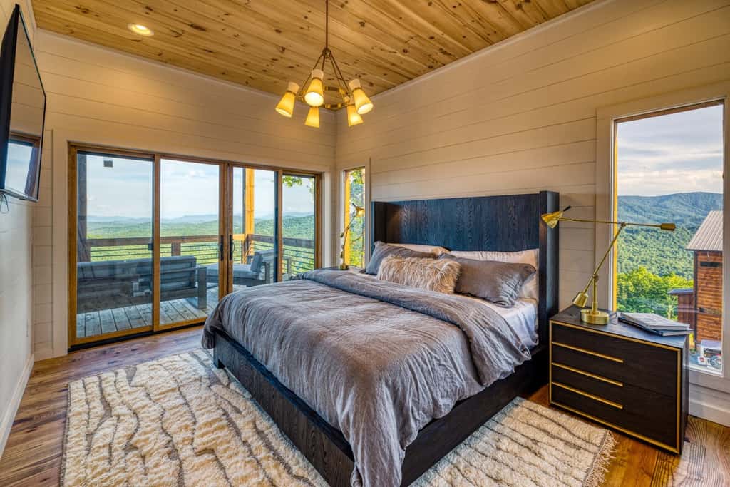Big Sky 2 - Hot tub & game room