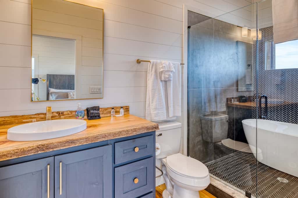 Big Sky 2 - Hot tub & game room