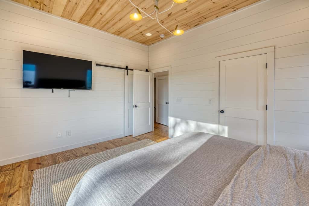 Big Sky 2 - Hot tub & game room