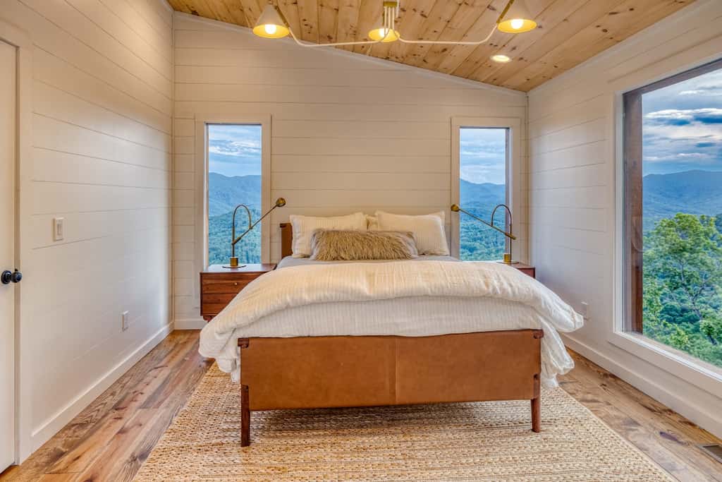 Big Sky 2 - Hot tub & game room