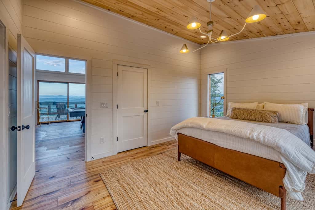 Big Sky 2 - Hot tub & game room