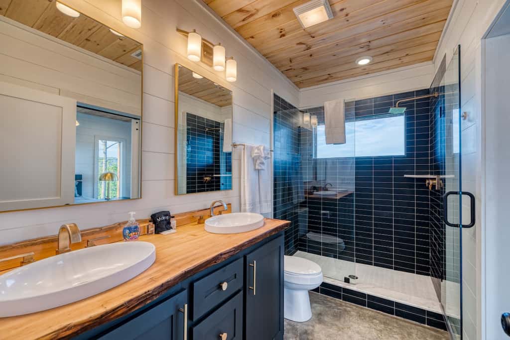 Big Sky 2 - Hot tub & game room