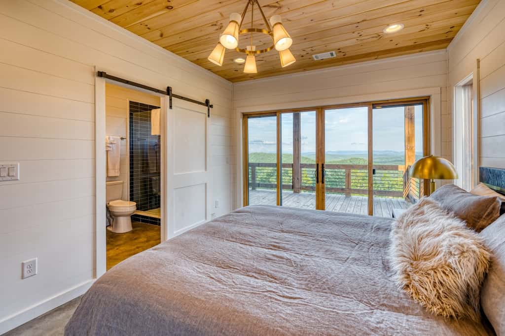 Big Sky 2 - Hot tub & game room