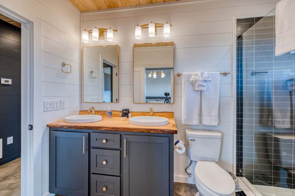Big Sky 2 - Hot tub & game room
