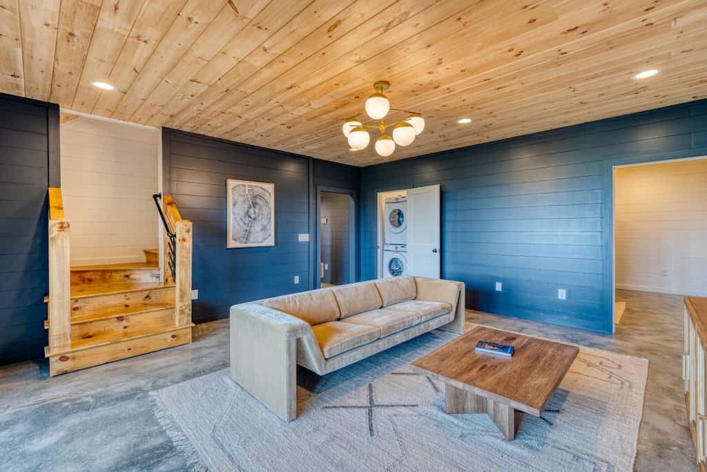 Big Sky 2 - Hot tub & game room