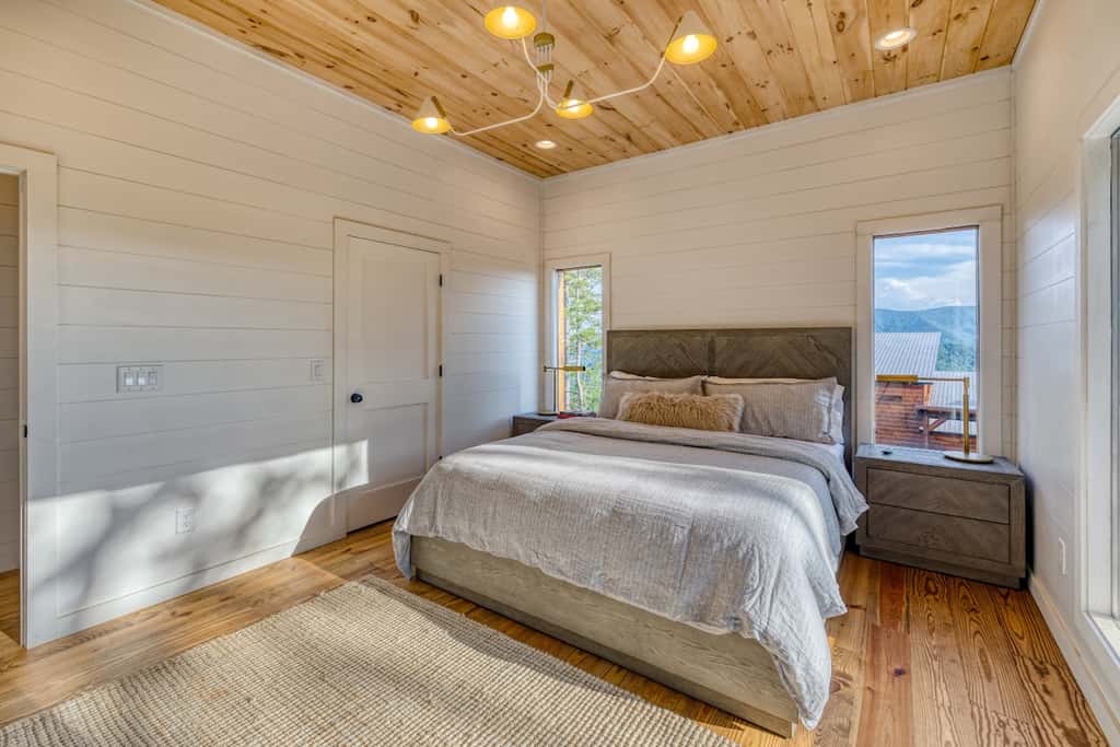 Big Sky 2 - Hot tub & game room