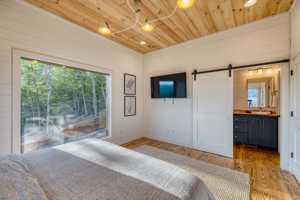 Big Sky 2 - Hot tub & game room