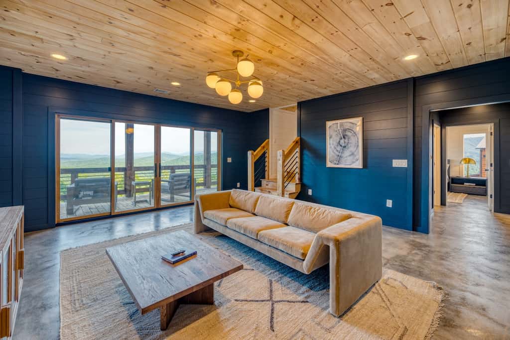 Big Sky 2 - Hot tub & game room