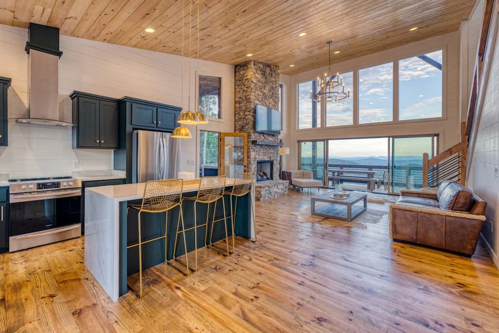 Big Sky 2 - Hot tub & game room