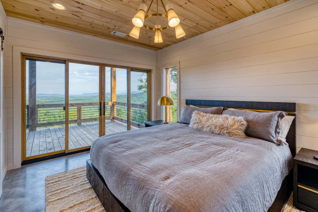 Big Sky 2 - Hot tub & game room