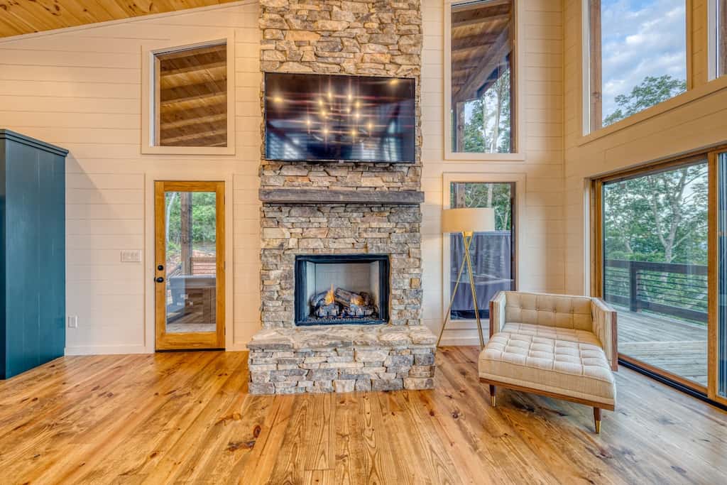Big Sky 2 - Hot tub & game room