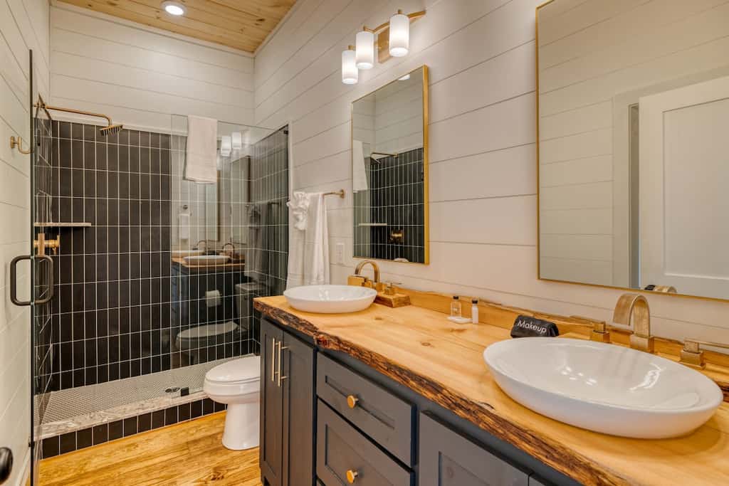Big Sky 2 - Hot tub & game room